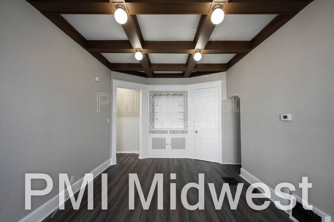 Building Photo - 125 E 17th St