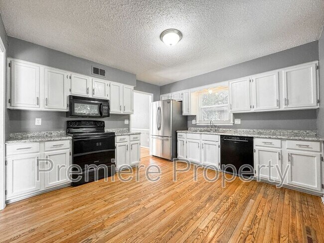 Building Photo - 203 SE Keystone Dr