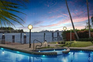 Building Photo - 1570 Bay Dr