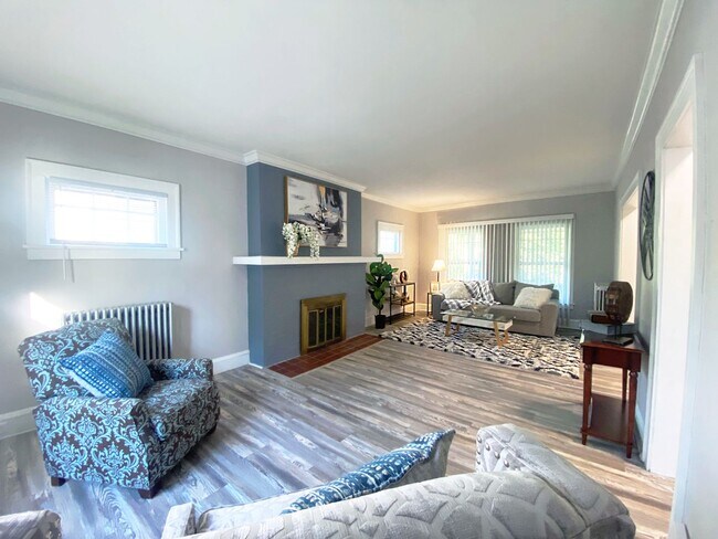 Building Photo - 4 Bed - 1 Bath Colonial for Rent w/ Finish...