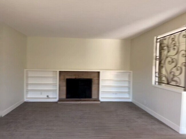 Foto del edificio - 1270-1272 Meredith Way