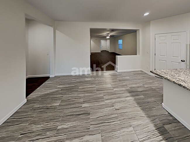 Building Photo - 1709 E Primavera Way