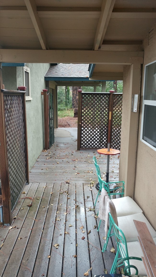 Building Photo - 6727 Chapman Ln