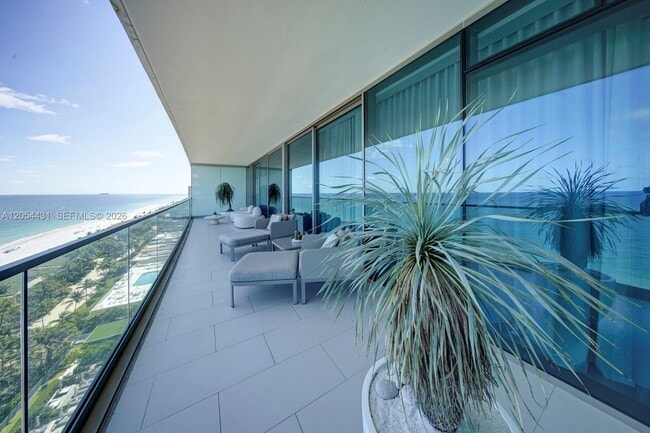 Foto del edificio - 10203 Collins Ave