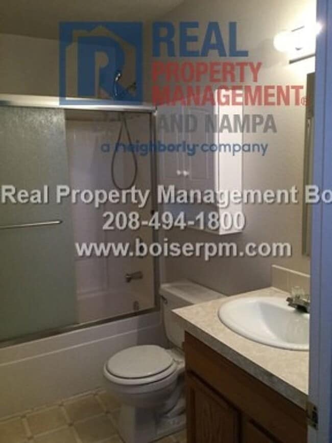 Building Photo - Perfect Meridian Location with Lots of Spa...