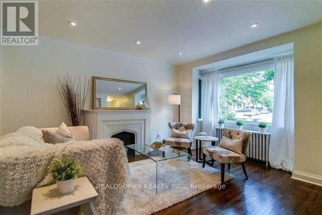 Building Photo - 827 Kingston Rd