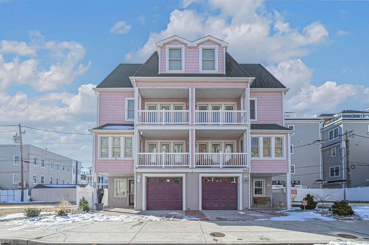 Foto principal - 106 S Victoria Ave