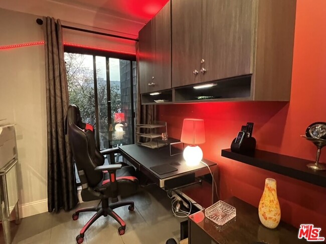 Foto del edificio - 950 Kings Rd