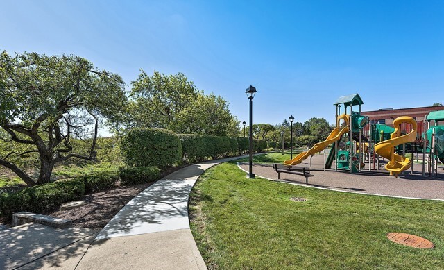 Building Photo - 9449 Maple Dr