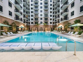 Building Photo - Modera Academical Village