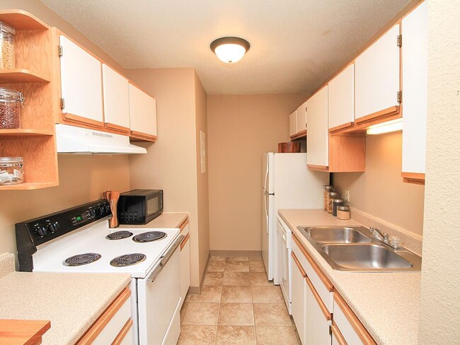 Fully equipped kitchen - The Arbors