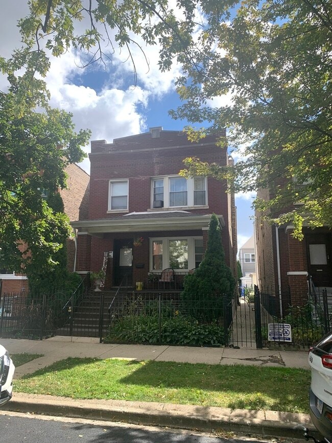 Building Photo - 3013 N Hamlin Ave