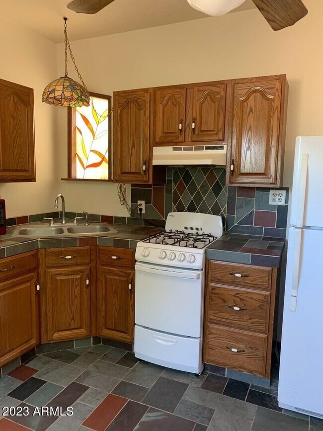 Foto del edificio - 912 E Allen St