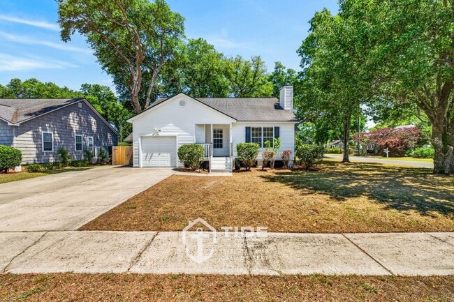 Building Photo - Modern Living in the Heart of West Ashley