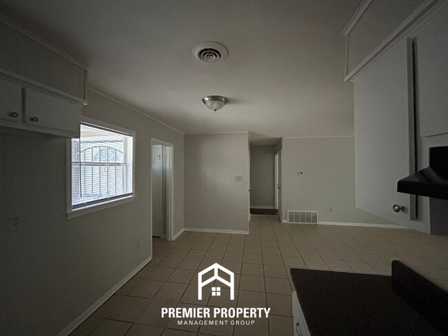 Foto del edificio - Spacious 4BR Home with Formal Dining, Fenced Yard & Garage in Southaven