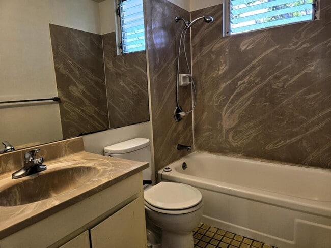 Building Photo - 1036 Green Street #303