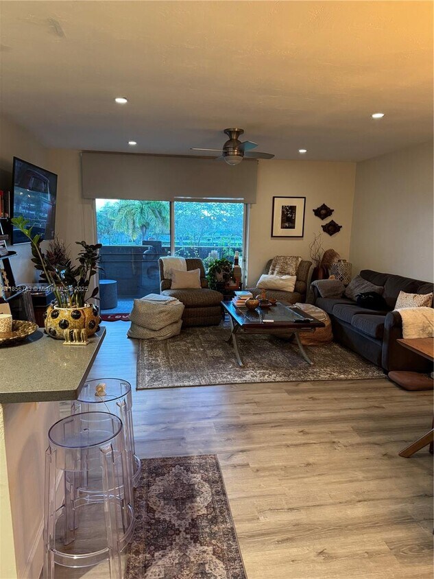 Foto principal - 8335 SW 72nd Ave