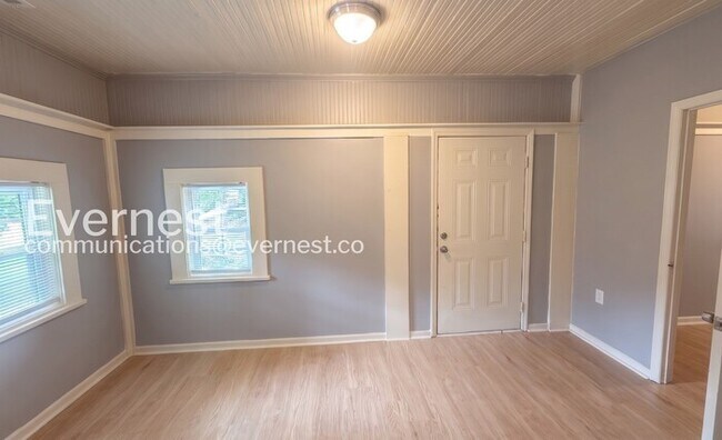 Foto del edificio - 2 Bed/2 Bath Home with Off-Street Parking / Available Now!