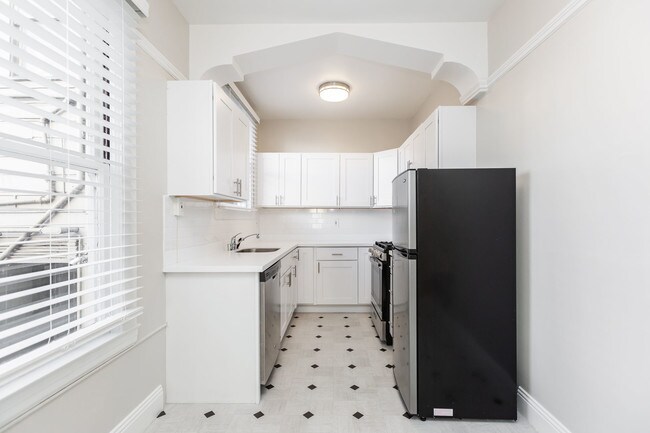 Building Photo - 1610 Lombard St