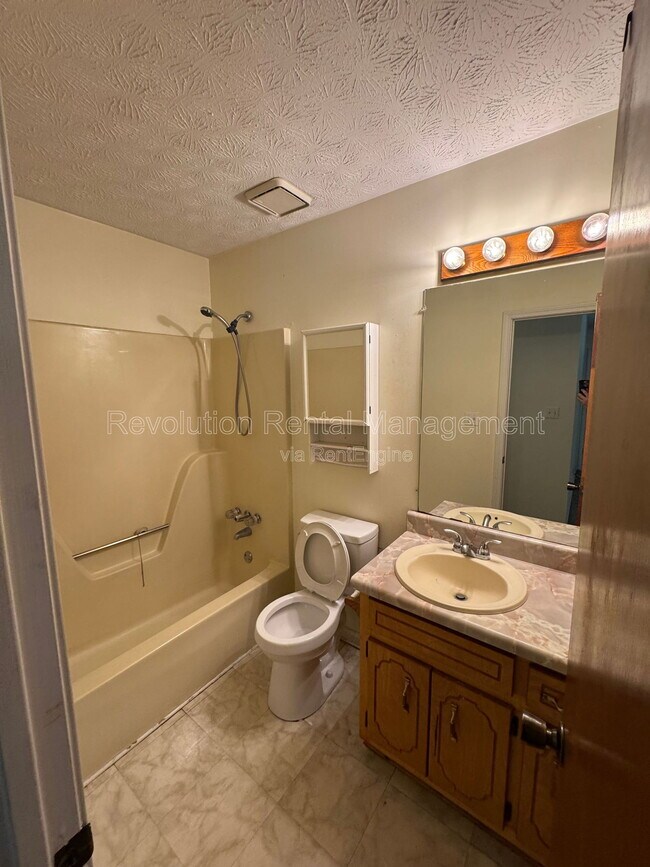 Foto del edificio - 175 Highland Cir