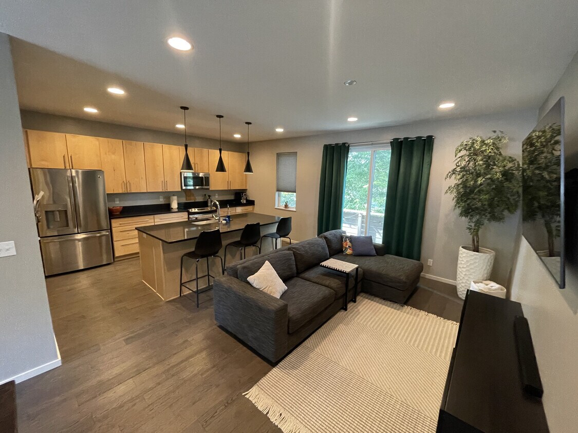 824 E 27th St, Kansas City, MO 64108 Townhome Rentals in Kansas City MO