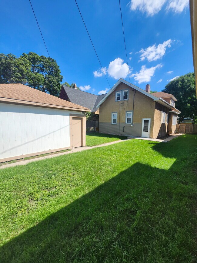 Foto del edificio - 2767 N 46th St