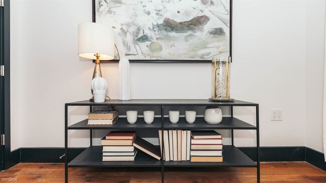 Foto del edificio - 8-3 Wyckoff Ave