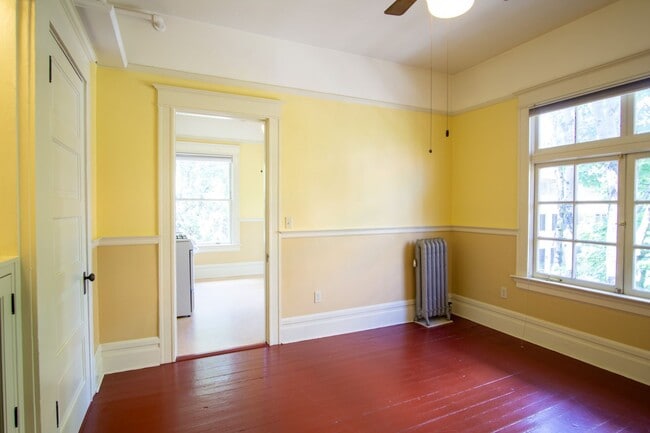 Building Photo - Heart of the City-Spacious Vintage 2-Bdr Ready Early April!