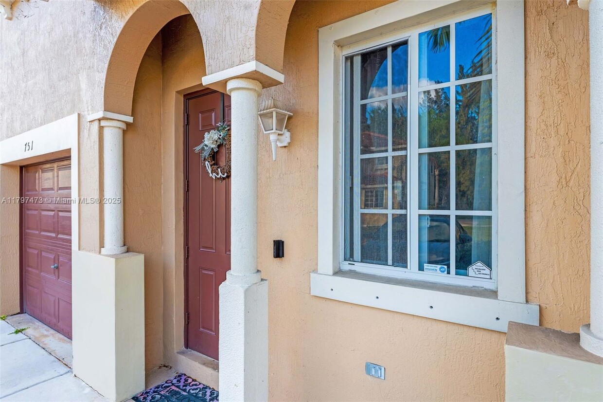 Foto principal - 21007 NW 14th Pl