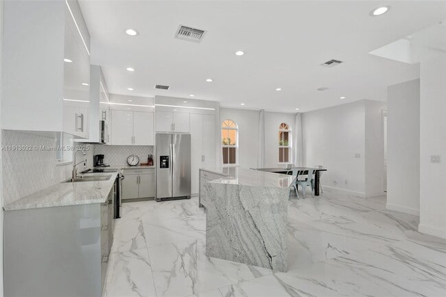 Foto del edificio - 407 SW 17th St