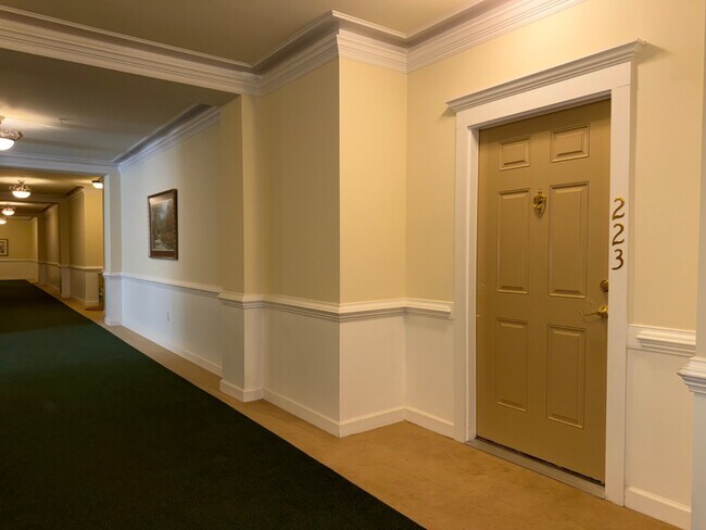Foto del edificio - 233 Eyam Hall Ln