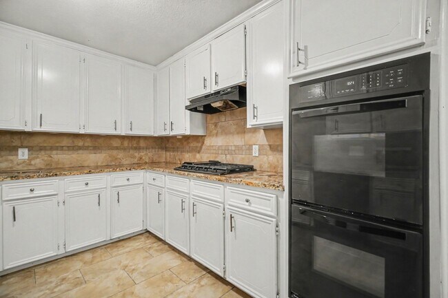 Foto del edificio - 2121 Hickory Ln