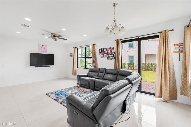 Foto del edificio - 3 br, 2.5 bath Townhome - 10015 Akenside Dr