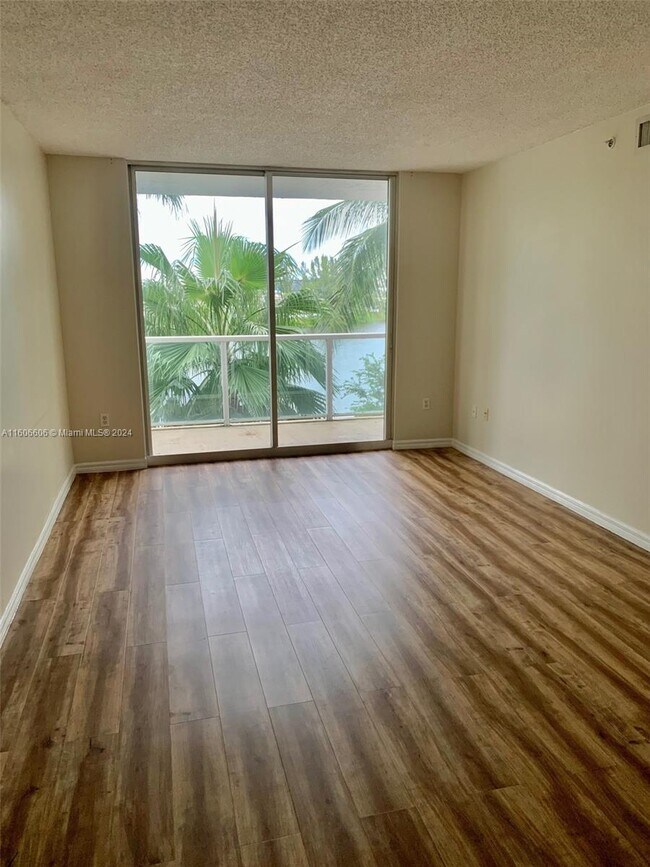 Foto del edificio - 5091 NW 7th St