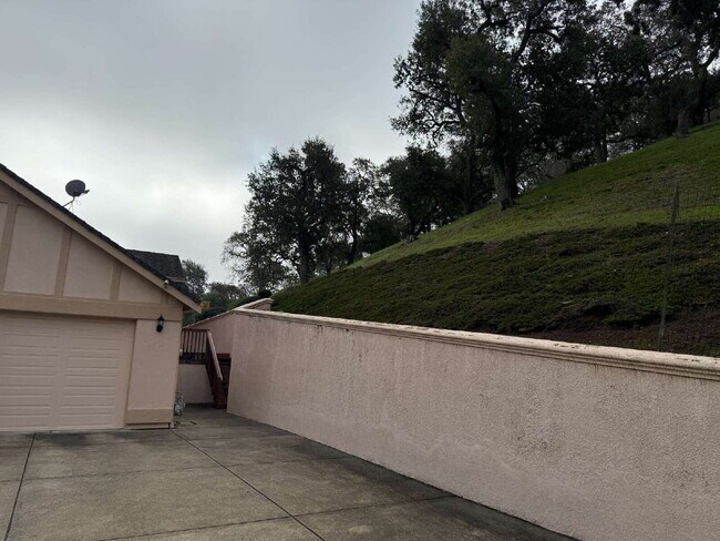 Foto del edificio - Morgan Hill Foothills Home