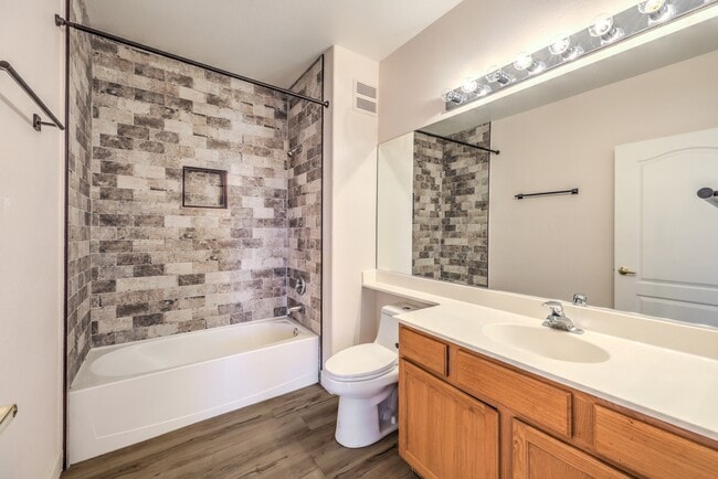 Building Photo - 9901 Trailwood Dr