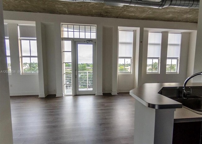 Building Photo - 1791 NE Miami Gardens Dr