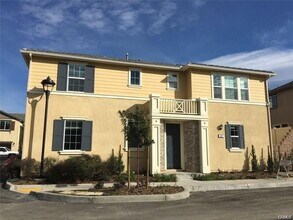 Building Photo - 663 Huron Pl