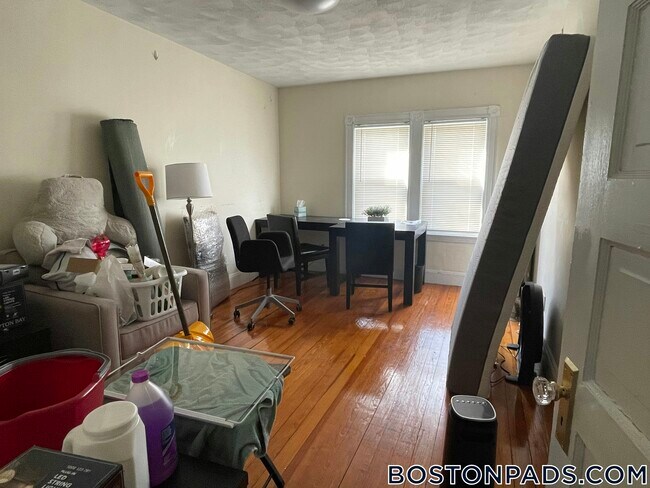 Building Photo - 354 Main St