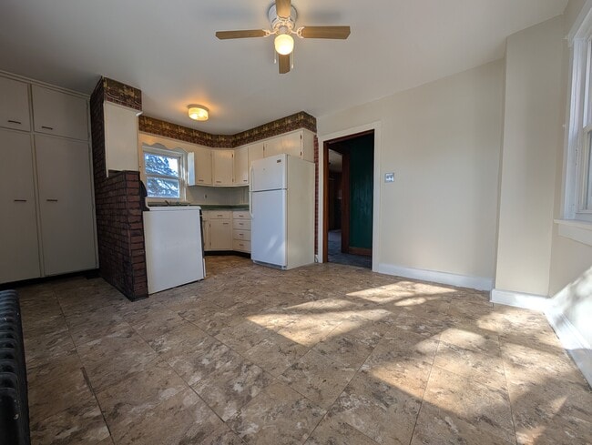 Building Photo - 121 W Comanche Ave