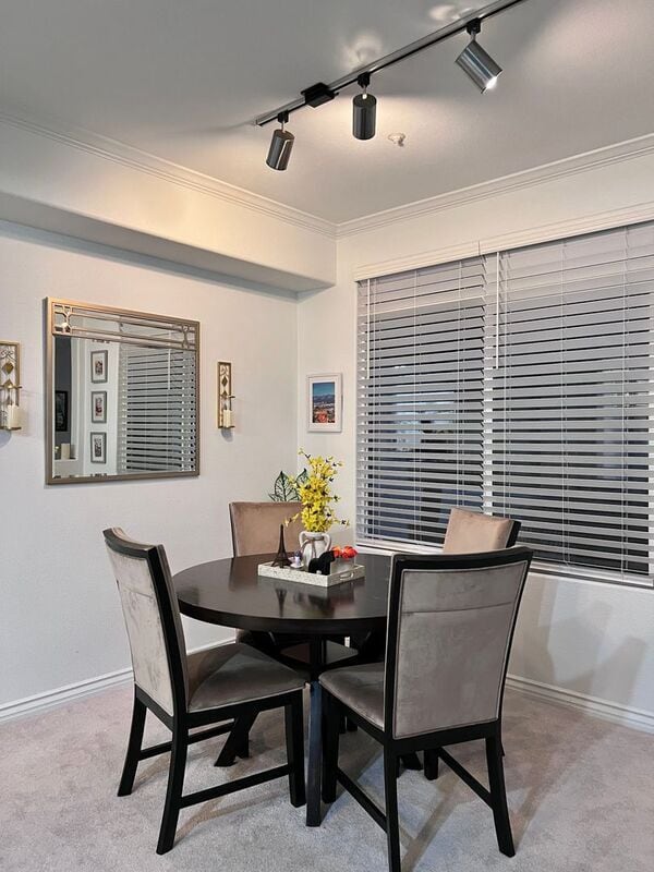 Foto del edificio - 9263 Regents Rd