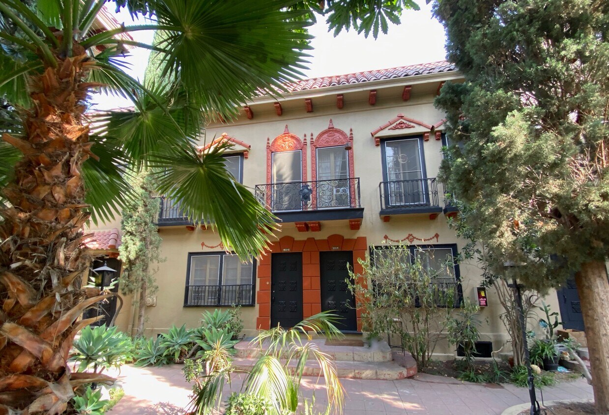Primary Photo - 1624 N Serrano Ave
