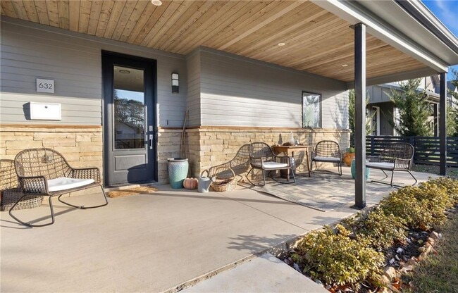 Building Photo - 632 Bella Vista Rd