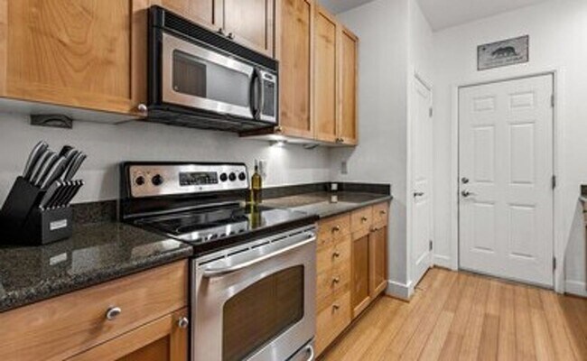 Foto del edificio - Gorgeous Two-Bedroom Condo with Golf Course Views in San Ramon!
