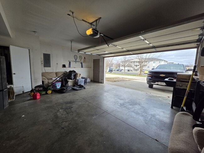 Building Photo - 3829 Marigold Dr