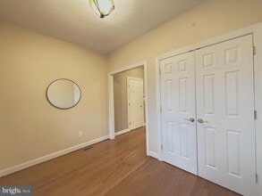 Building Photo - 122 Providence Ln