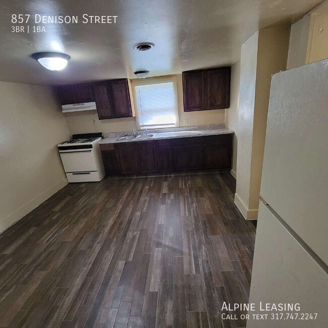 Building Photo - 857 Denison St