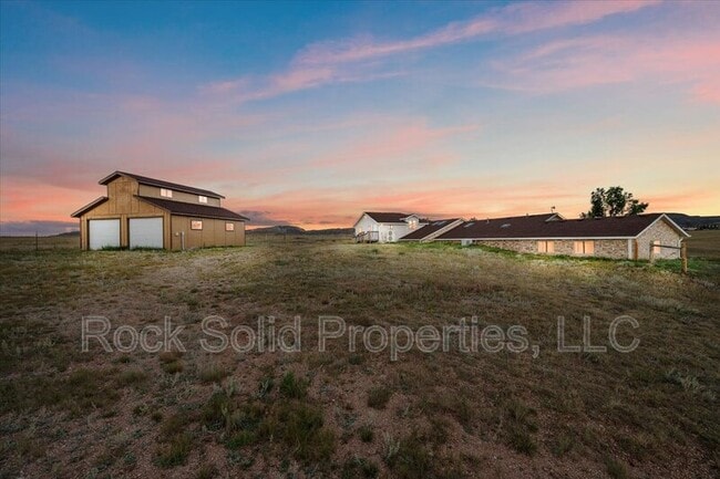 Building Photo - 753 Latigo Loop
