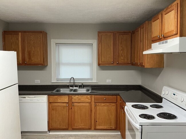 Building Photo - 38 Green Acres Dr