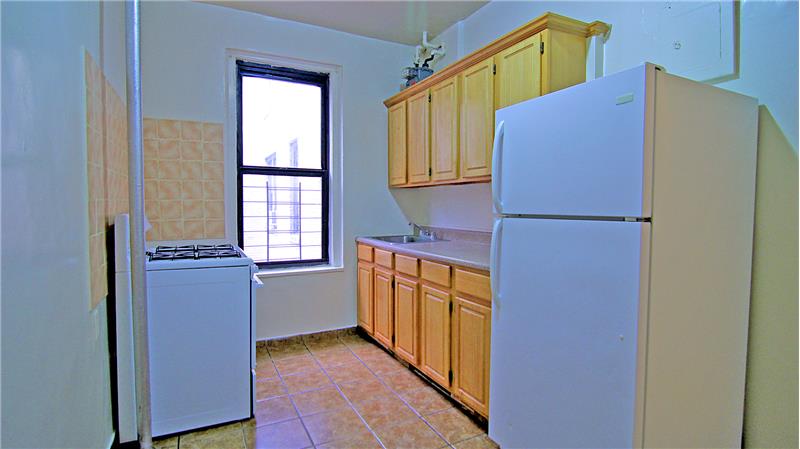 Primary Photo - 2294 Grand Ave